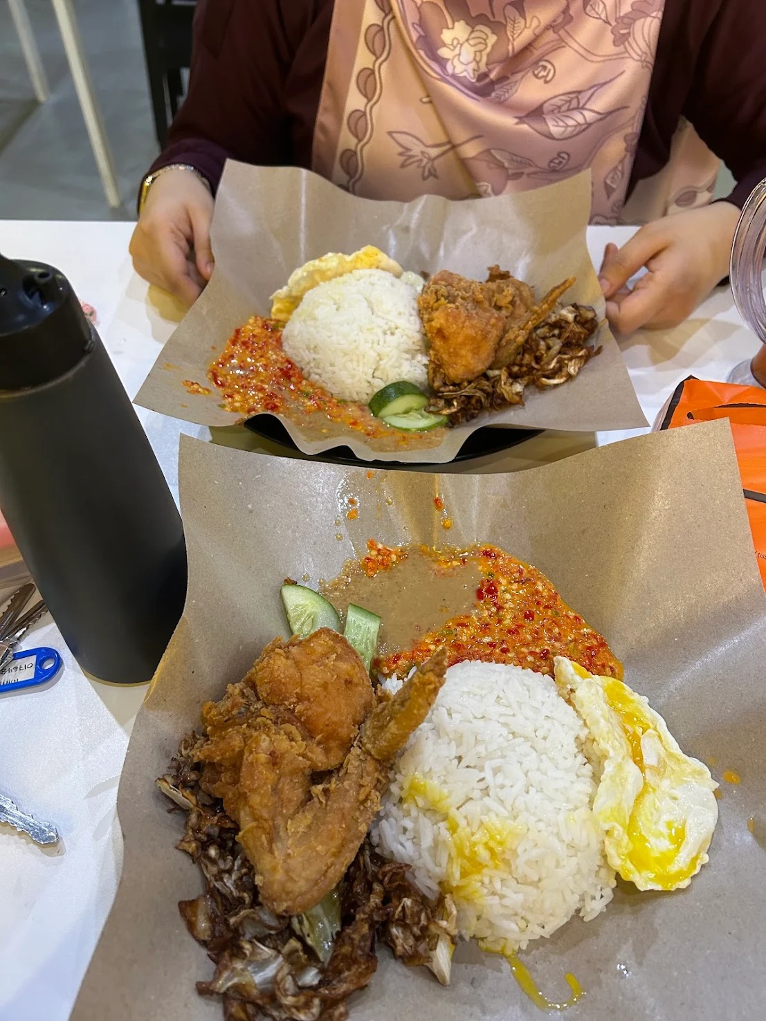 Foto ulasan pelanggan bagi ayam rangup dengan sambal gajus dan telur mata